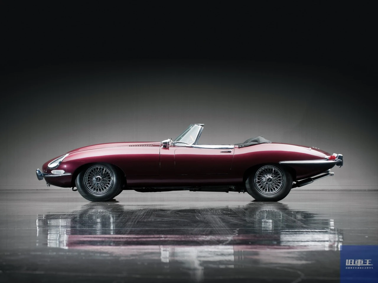 横から見たジャガーE Type